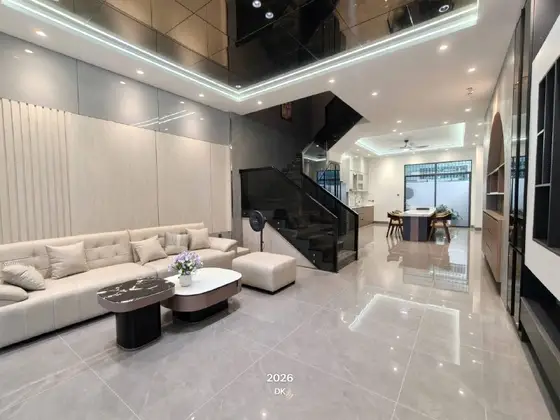Дом 3 спальни 270 м², фото 1