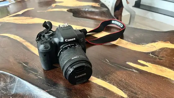 Камера Canon EOS 750D с объективом, фото 1