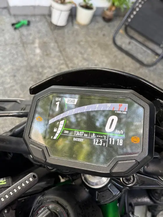 Kawasaki Z900 2023 года с выхлопом Akrapovic, фото 1