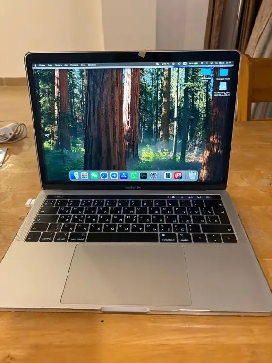 Ноутбук MacBook с зарядкой, фото 1