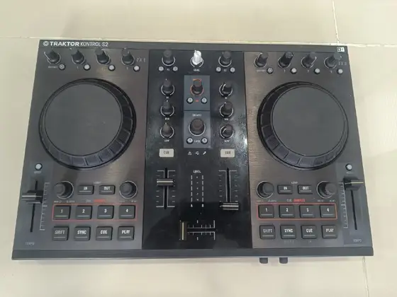 DJ контроллер Traktor S2 MK1, фото 1