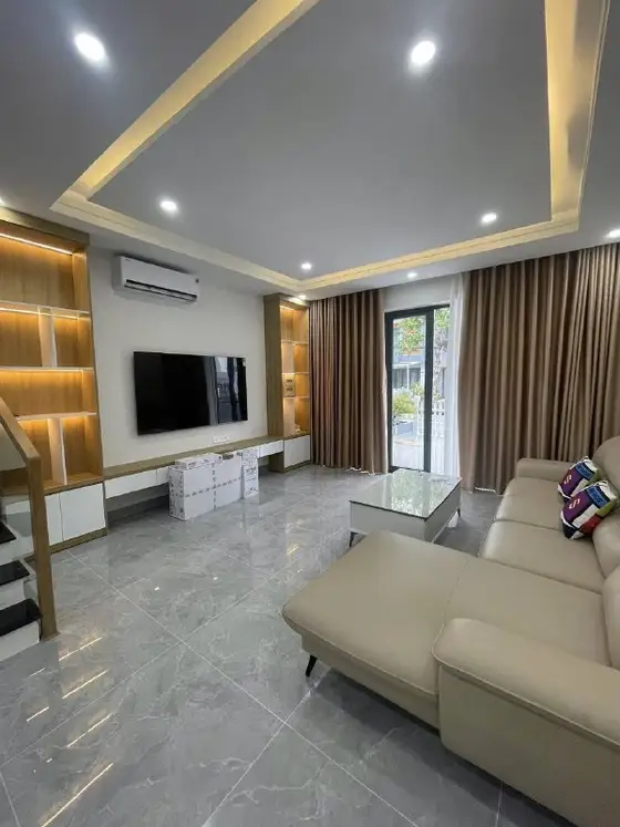 Дом 270 м² с бассейном, фото 1