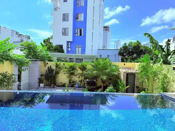 Вилла с бассейном 400 м², фото 1