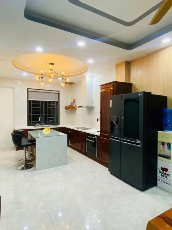 Дом 3 спальни 270 м², фото 2