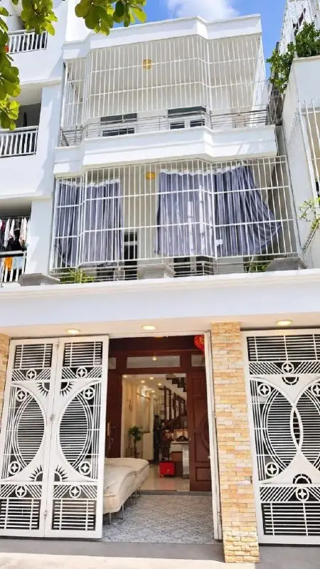 Дом 4 спальни 370 м², фото 1