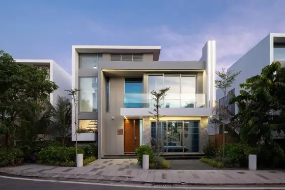 Вилла 3 этажа 4 спальни 370 м², фото 1
