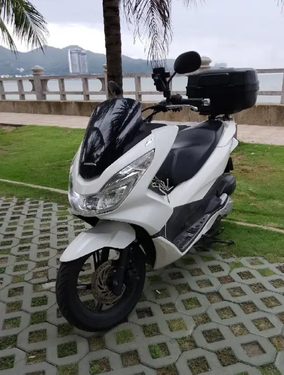 Honda PCX 2017 макси-скутер, фото 1