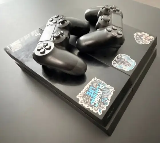 PlayStation 4 500 ГБ с геймпадами, фото 1