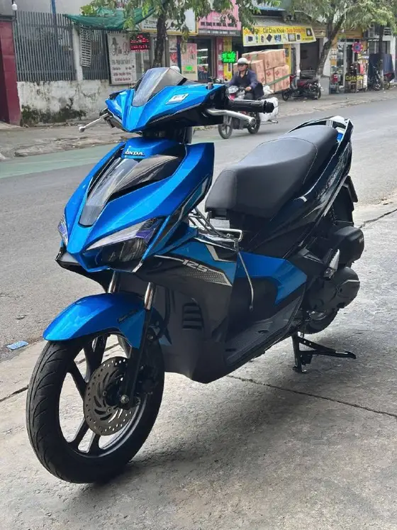 Honda Airblade 125 в огненном состоянии, фото 1